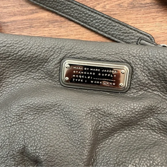 Marc Jacobs Grey Crossbody EUC - Picture 5 of 9